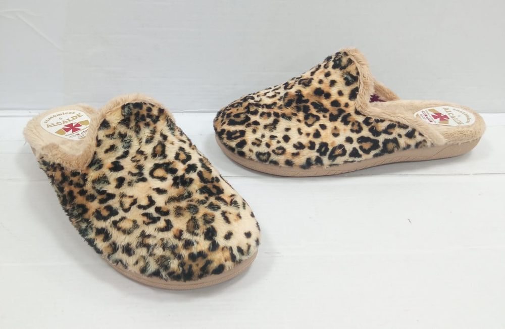 Chinelos de senhora com sola borracha