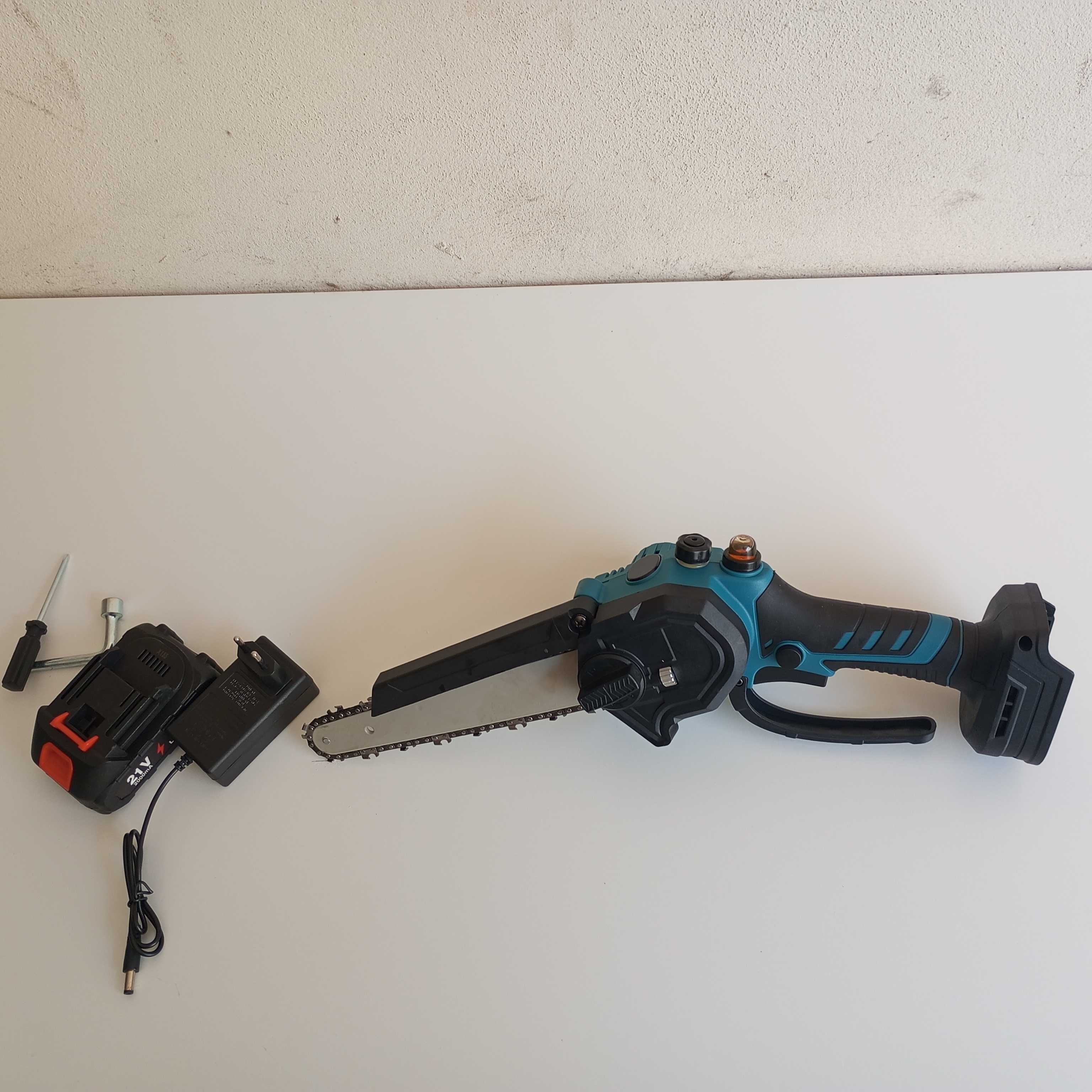 Mini serra eletrica 8" a bateria