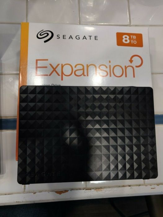 Внешний карман для SATA Seagate STEB8000100 Expansion Desktop External
