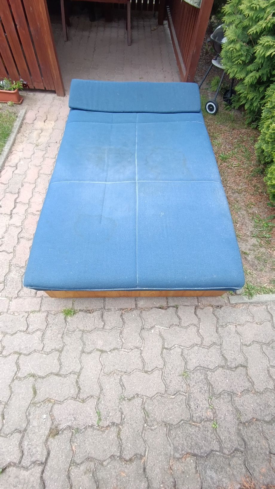 Tapczan na sprężynach