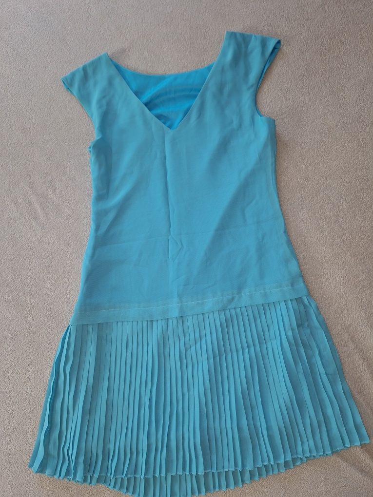 Sukienka niebieska, plisowana 36 s
