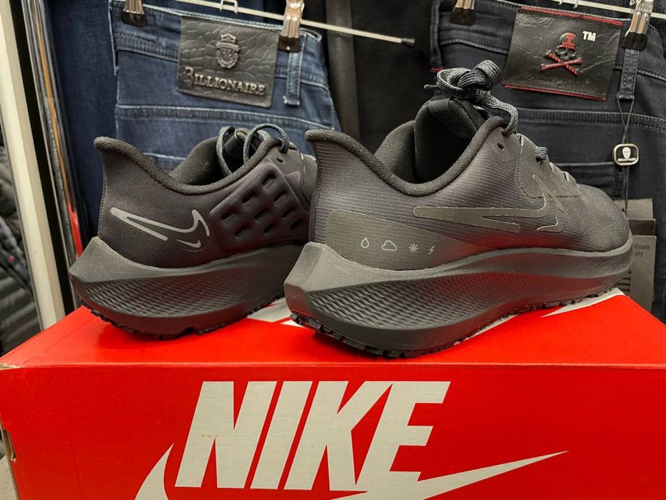 Продам кросівки Nike pegasus 39 shield