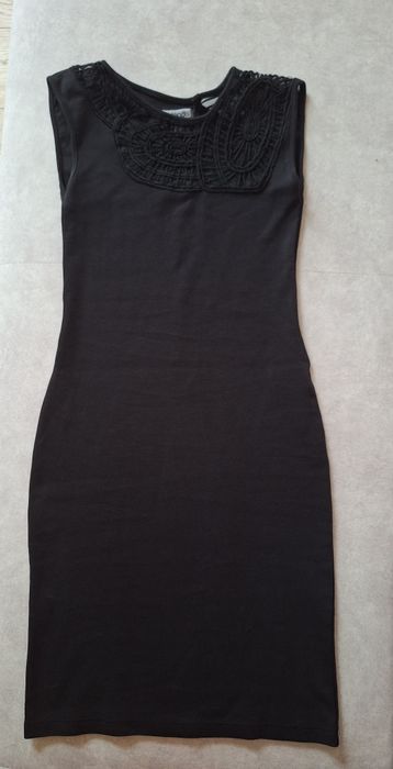 Elegancka czarna sukienka rozm.Xs marki Zalando