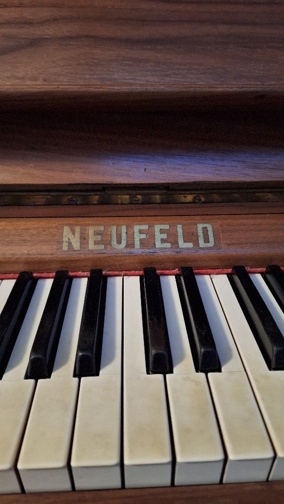 Pianino używane  NEUFELD