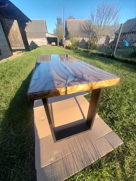 Stolik kawowy z żywicy