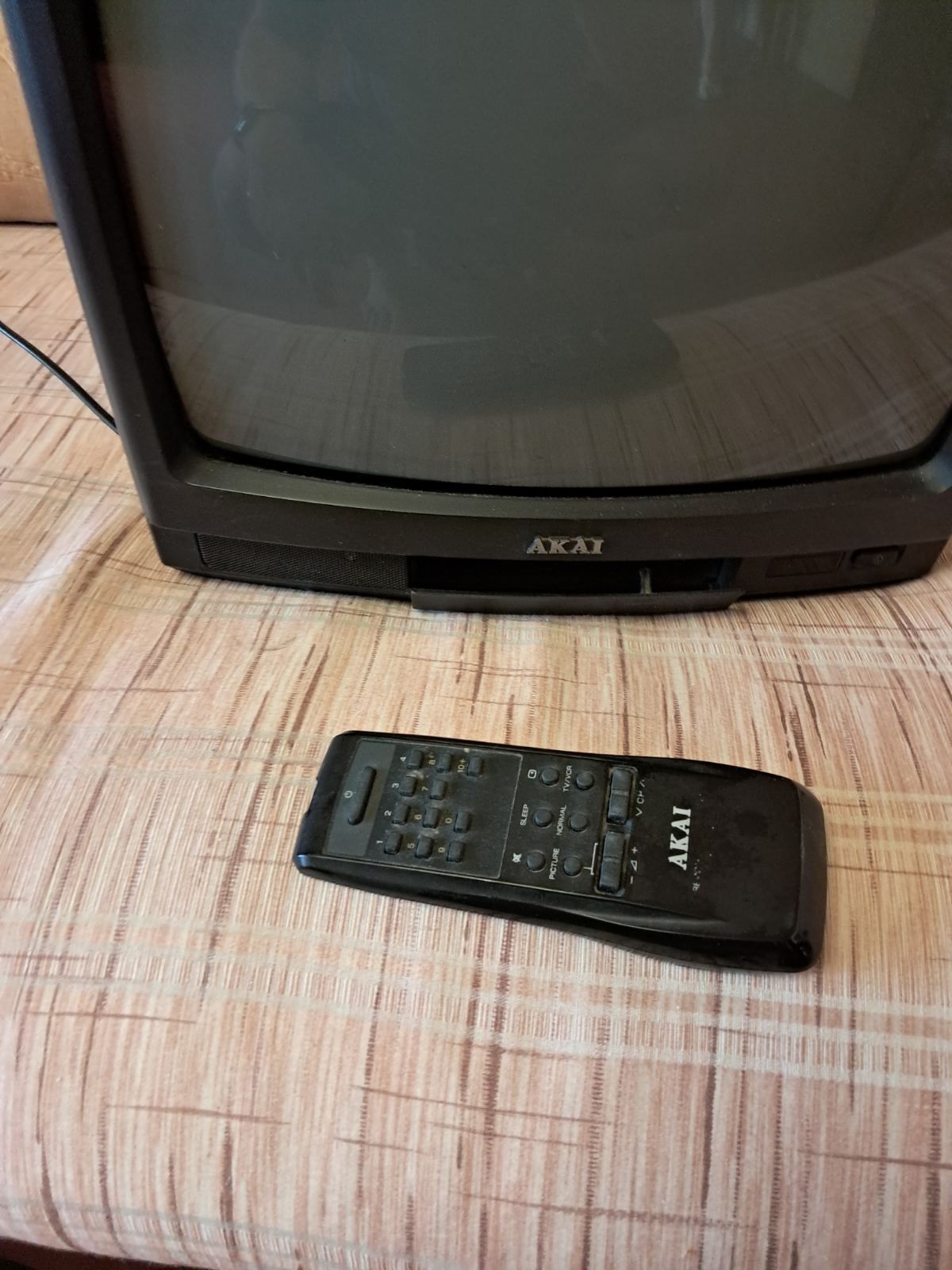 Небольшой телевизор диагональ 37 см, Akai , Япония.я