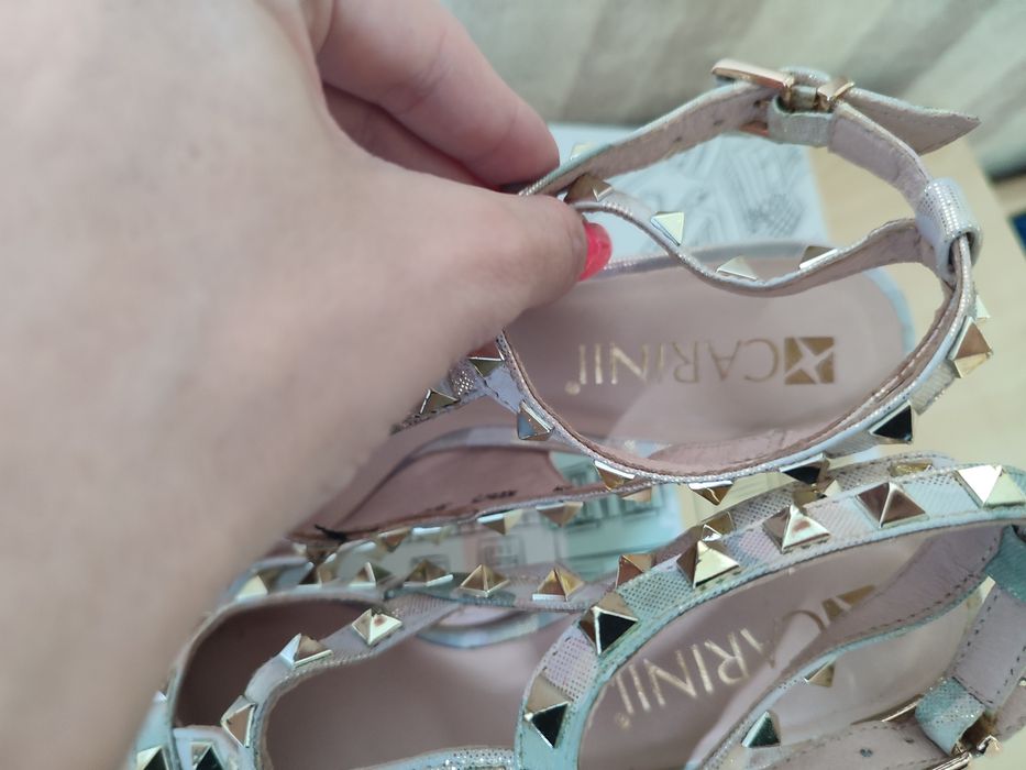 Szpilki Carinii sandały 36 ćwieki złote nude skóra naturalna skórzane
