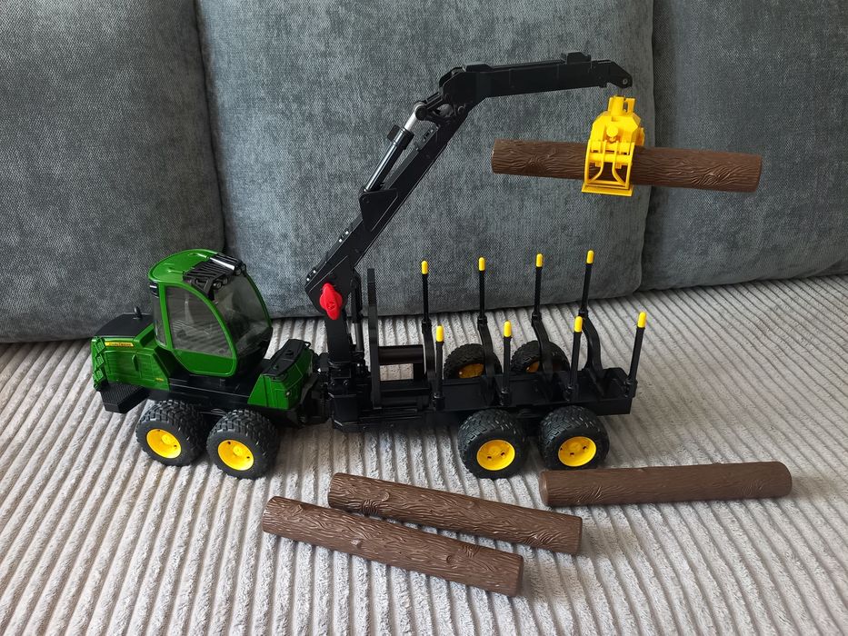 Трактор лісовоз John Deere від Bruder