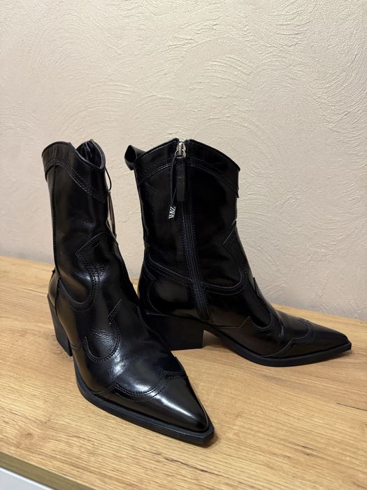 Козаки Zara. Натуральна шкіра