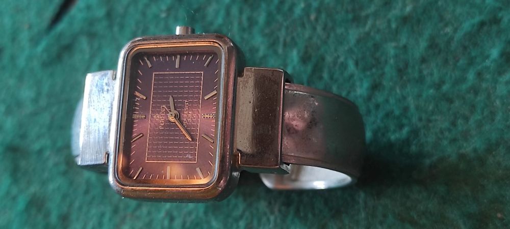 Zegarek damski Perfect, srebrny