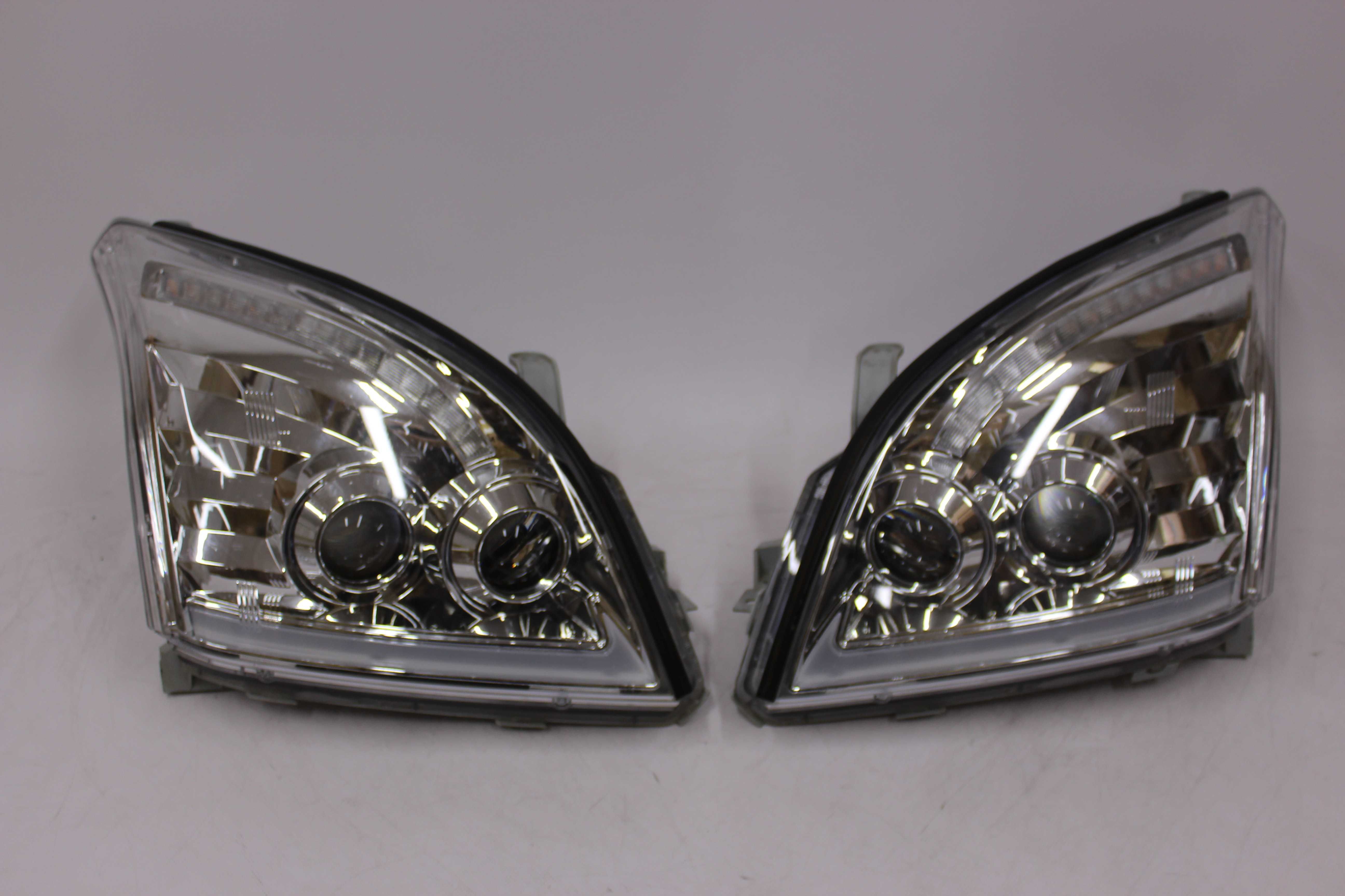 Lampy przednie przód TOYOTA LAND CRUISER 120 r. 03-09 LED BAR DYNAMIC