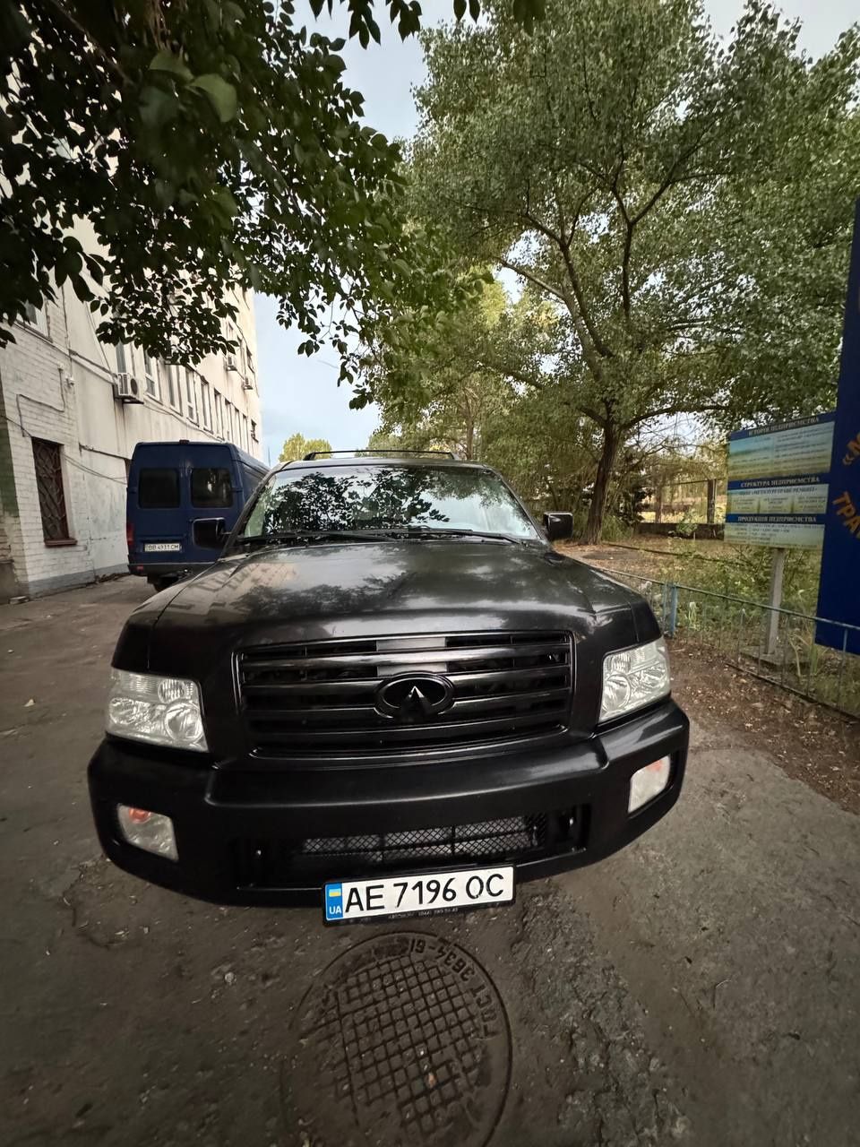Продам машину infiniti QX56