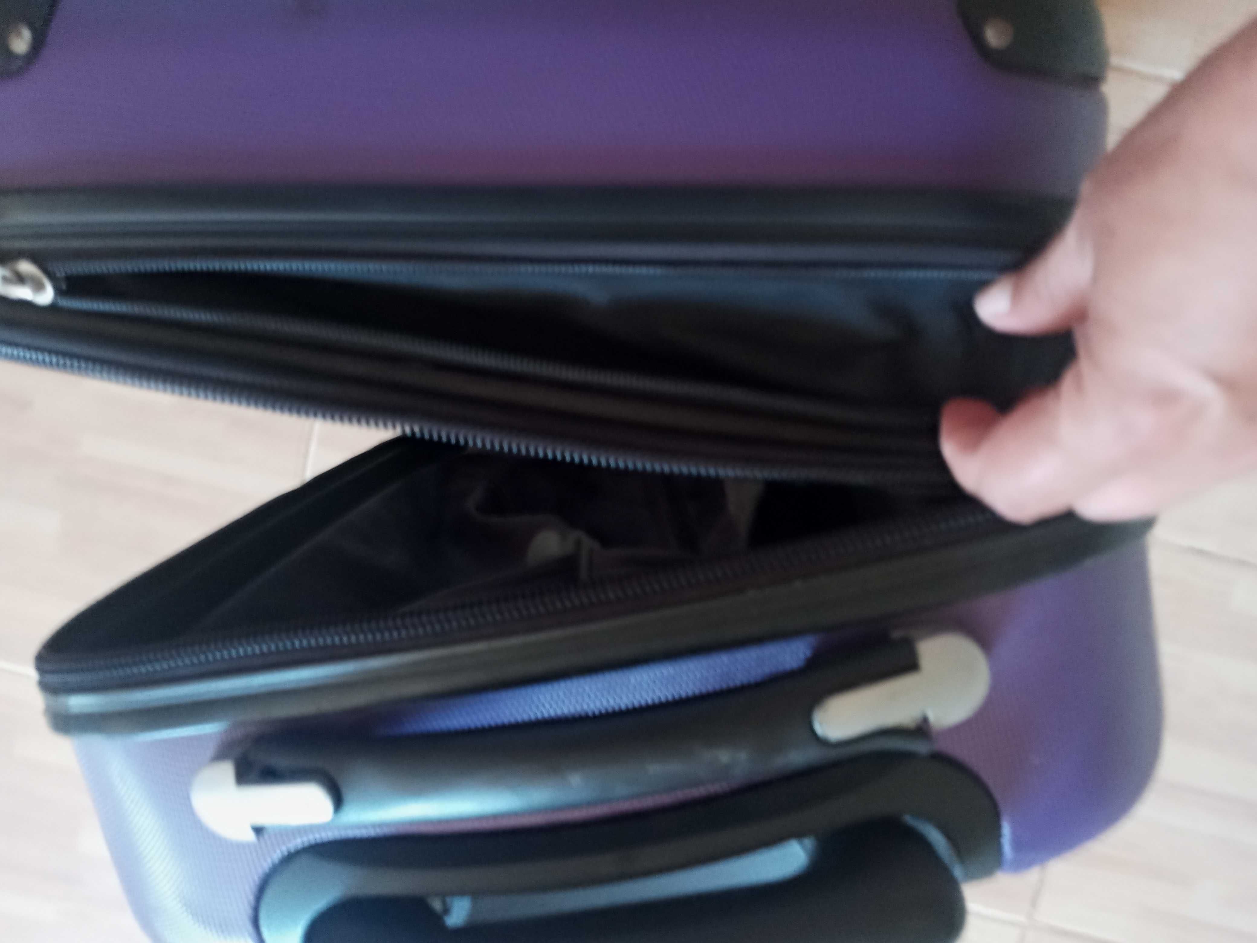 Mala de viagem rigida em otimo estado