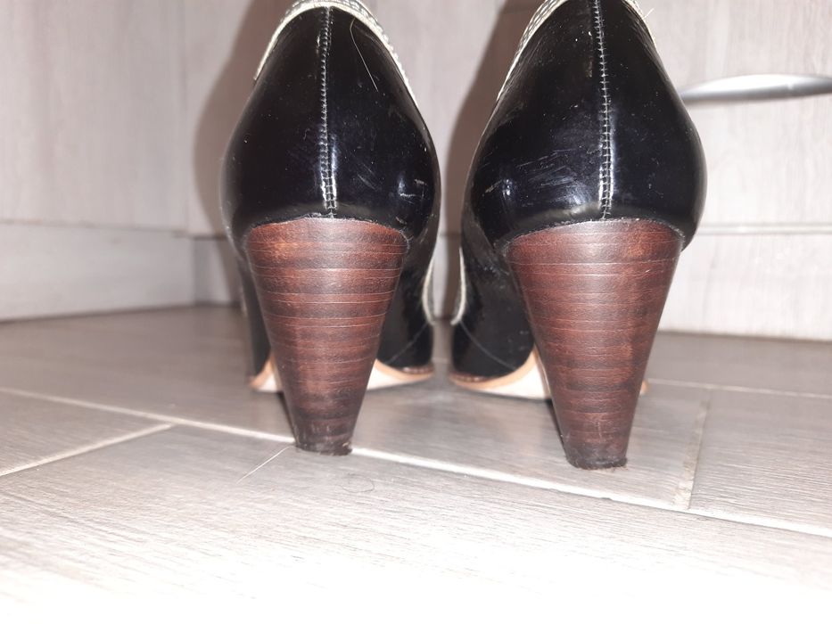 Туфлі Clarks шкіряні босоніжки черевики 6.5