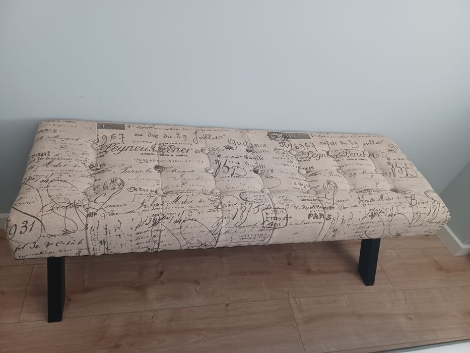 Banqueta em tons beges
