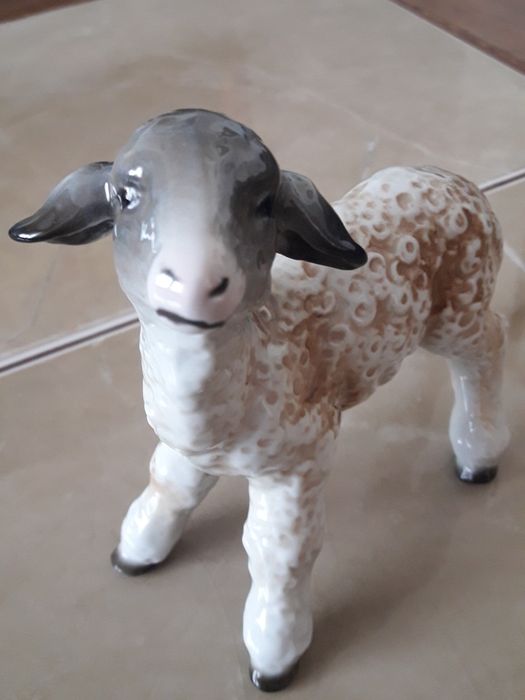 Porcelanowy baranek Heinz Schaubach - Unterweißbach lata 40 te/ 50 te