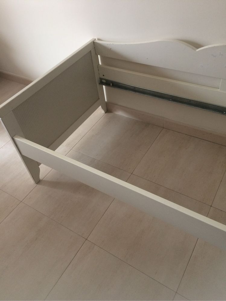 Cama  individual IKEA c/ Barra modelo SENSVIK