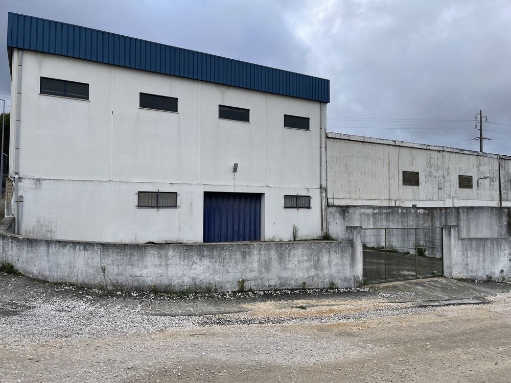 Armazém para aluguer ou venda