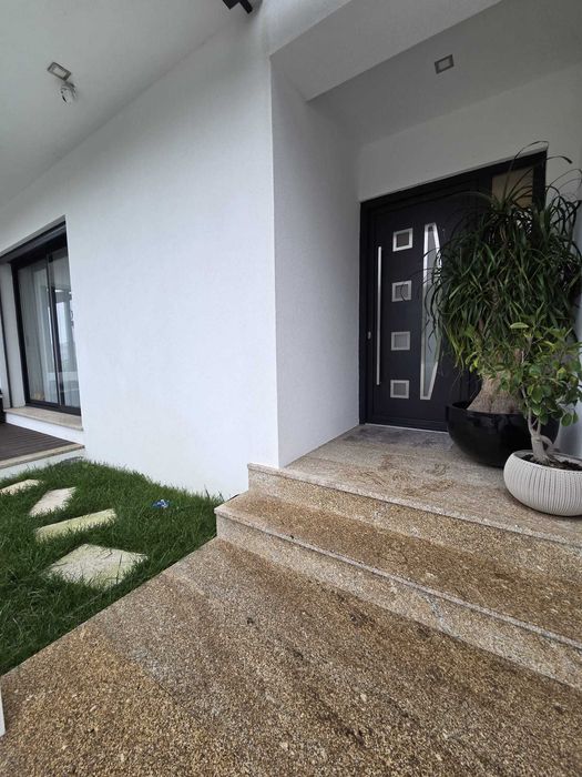 Moradia t3+1 com piscina no centro de Sanfins de Ferreira - A+