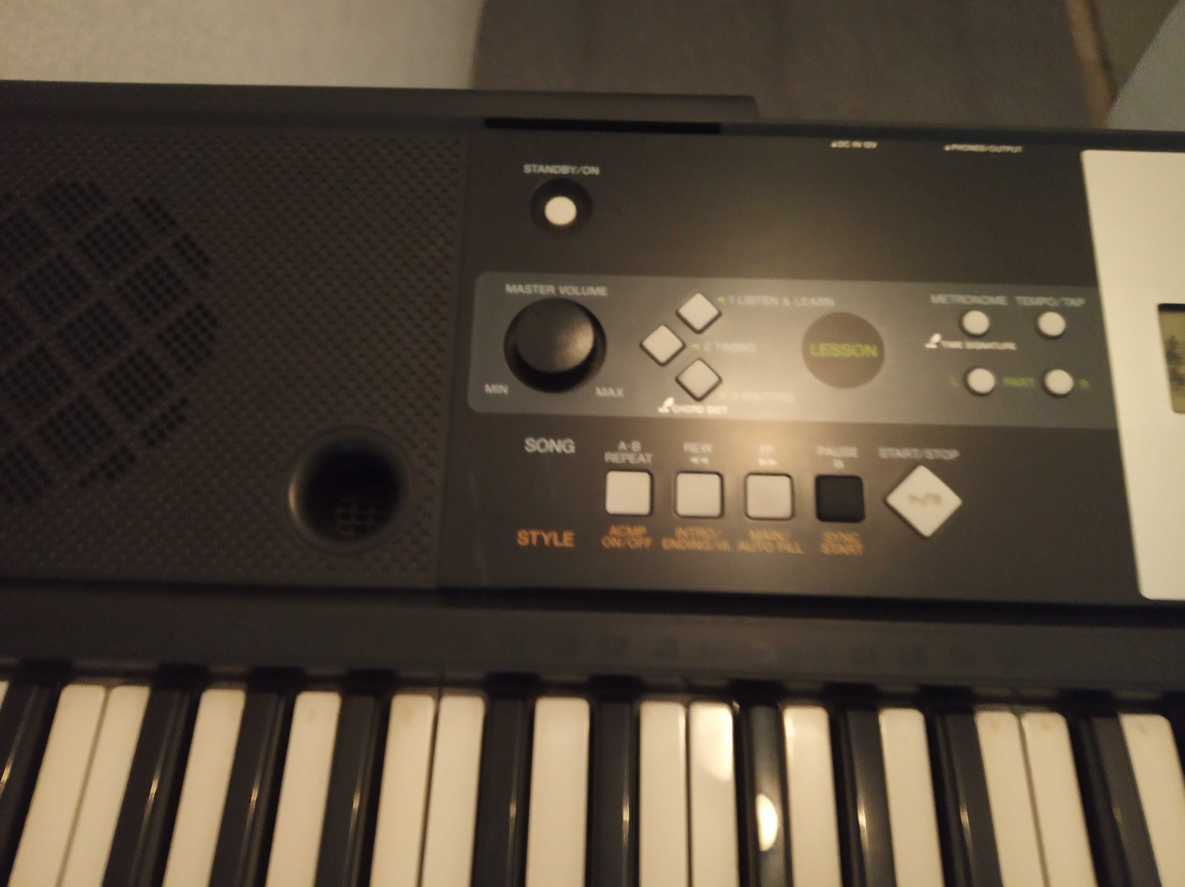 Teclado YAMAHA PSR E223
