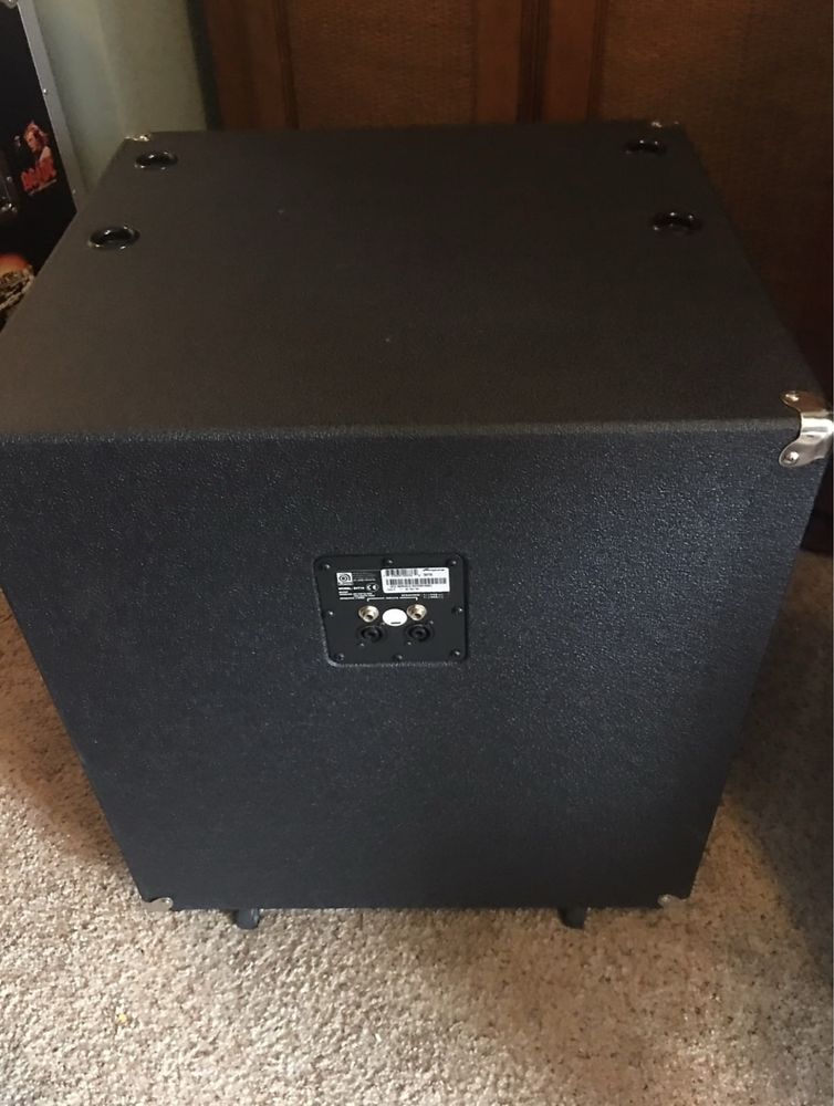 Coluna Ampeg SVT18