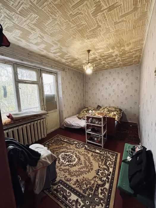 2к квартира на середньому поверсі!