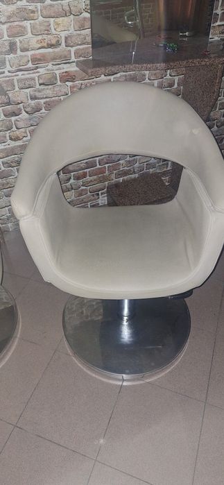 Cadeiras com hidráulico em bom estado 50 euros cada