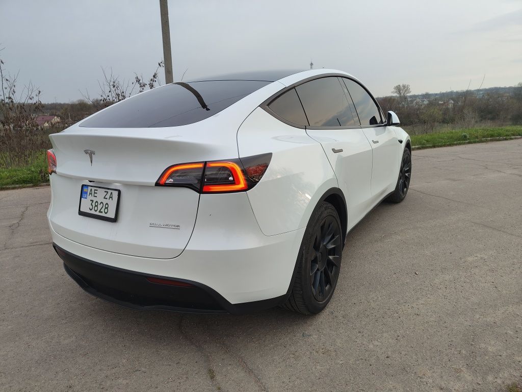 Продам Tesla Model Y
