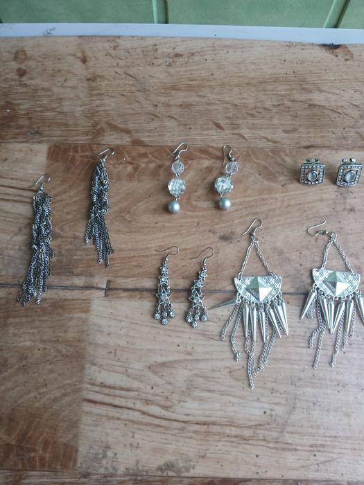 Вітаю.Лот сережки біжутерія.