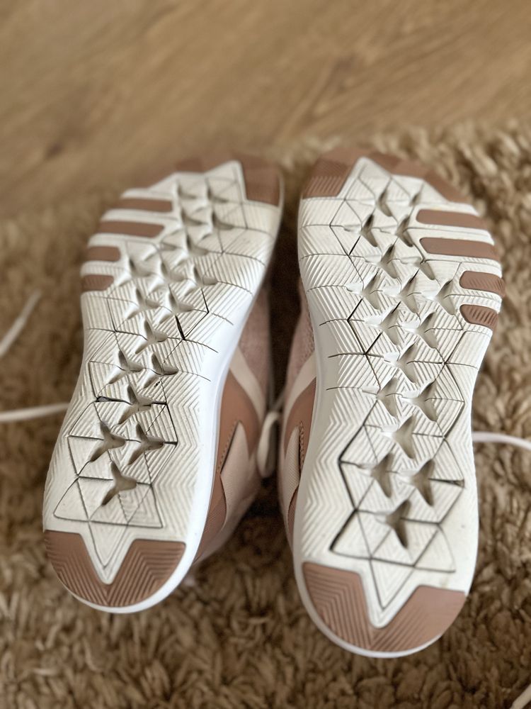 Жіночі кросівки Nike