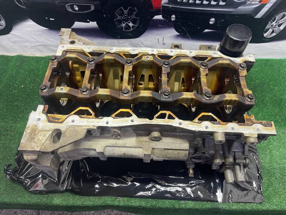 Блок циліндрів  Hummer H3 2005- 316173917670