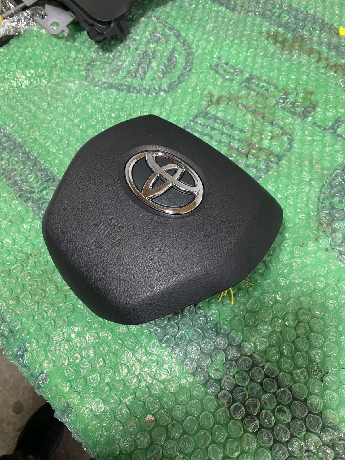 Подушка безопасности руля Airbag Toyota Camry V70 Venza  Кемри Венза