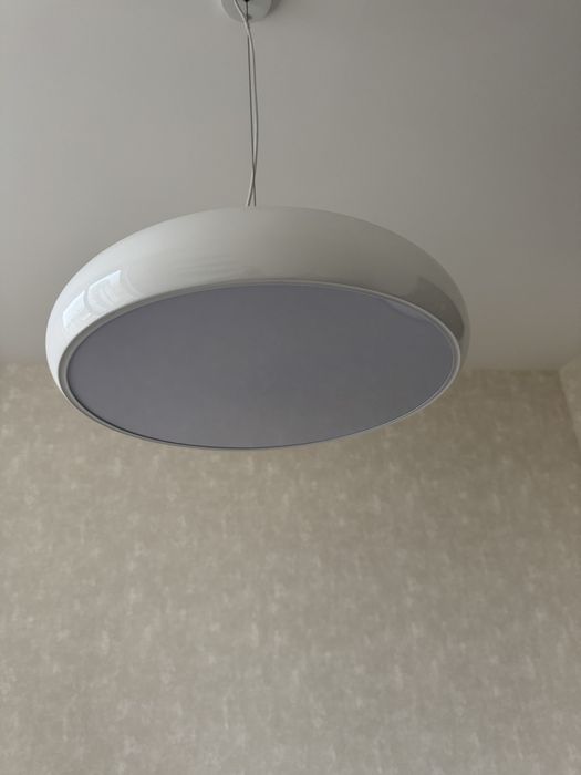 Люстра біла, гарний стан