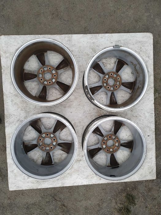 Диски Acura R17 5*114.3 7J ET40 d64.1