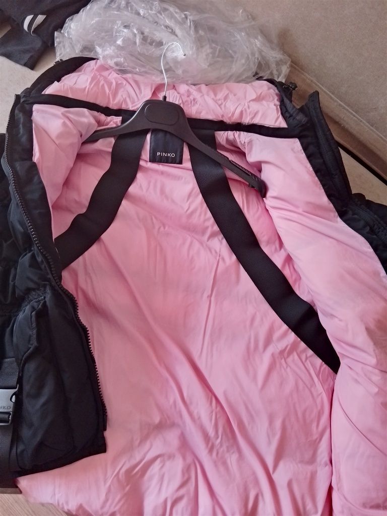 Продам пуховик Pinko