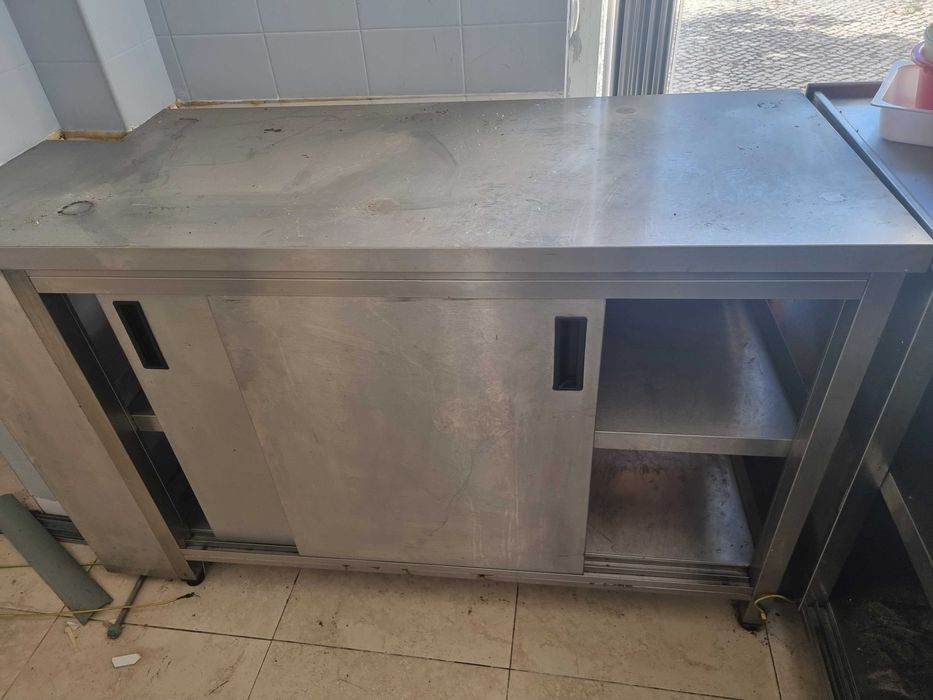 Bancada inox com 2 portas de correr