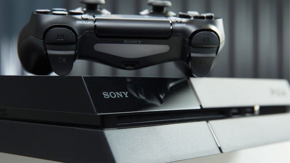 PS4 PRO com 5 jogos