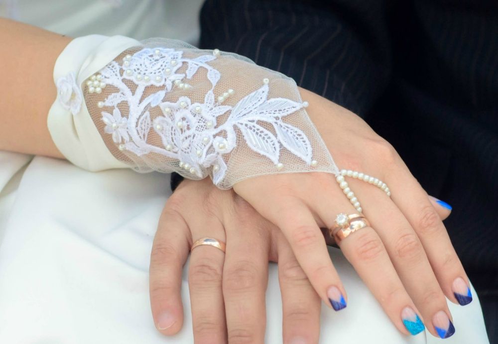 Перчатки ажурные с бисером и жемчугом