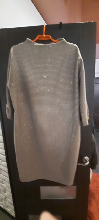 Розвантажую шафу,Сукні,розмір  48(XL)продаю пакетом