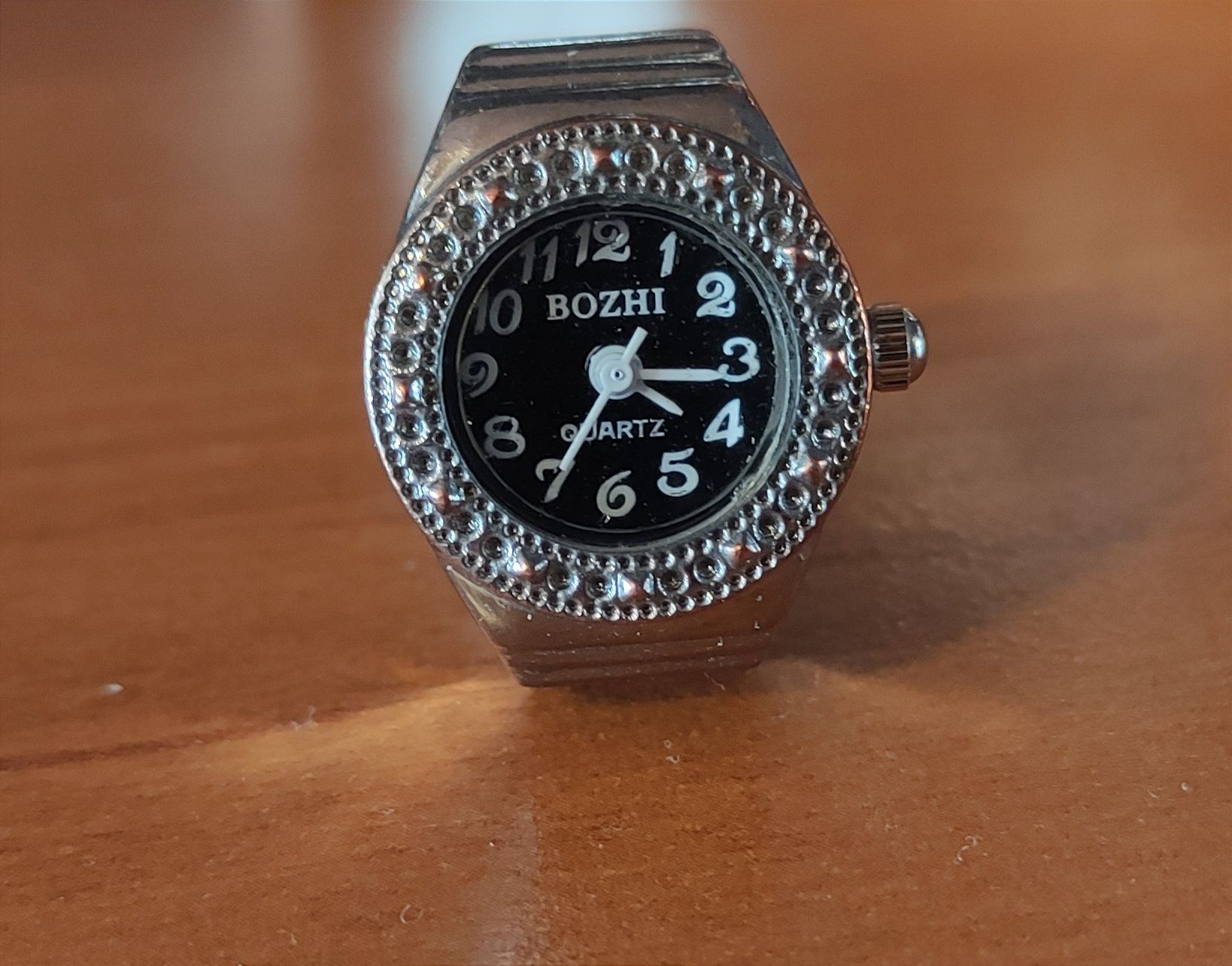 Zegarek na palec srebrny