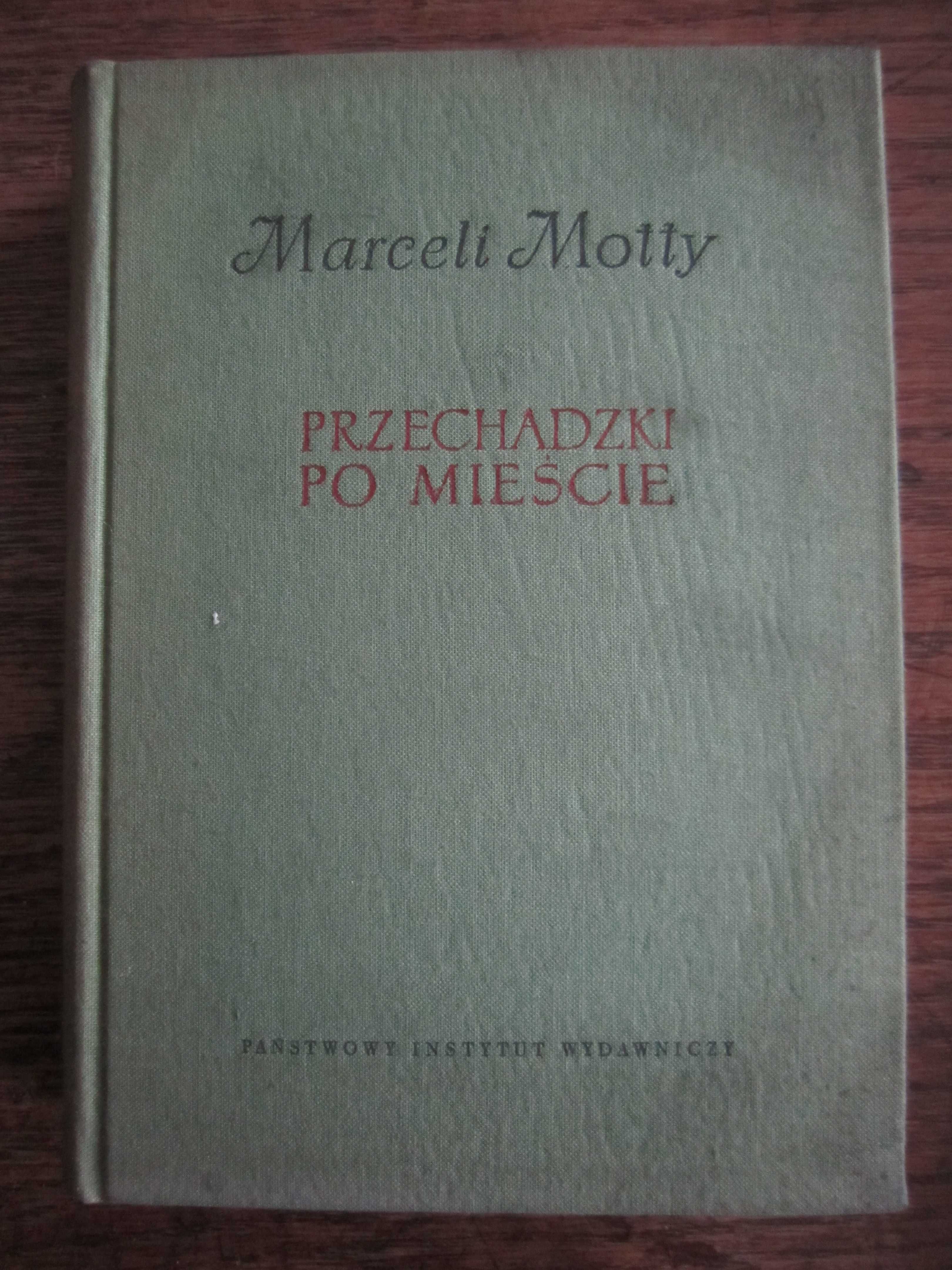 Książka "Przechadzki po mieście" Marceli Motty