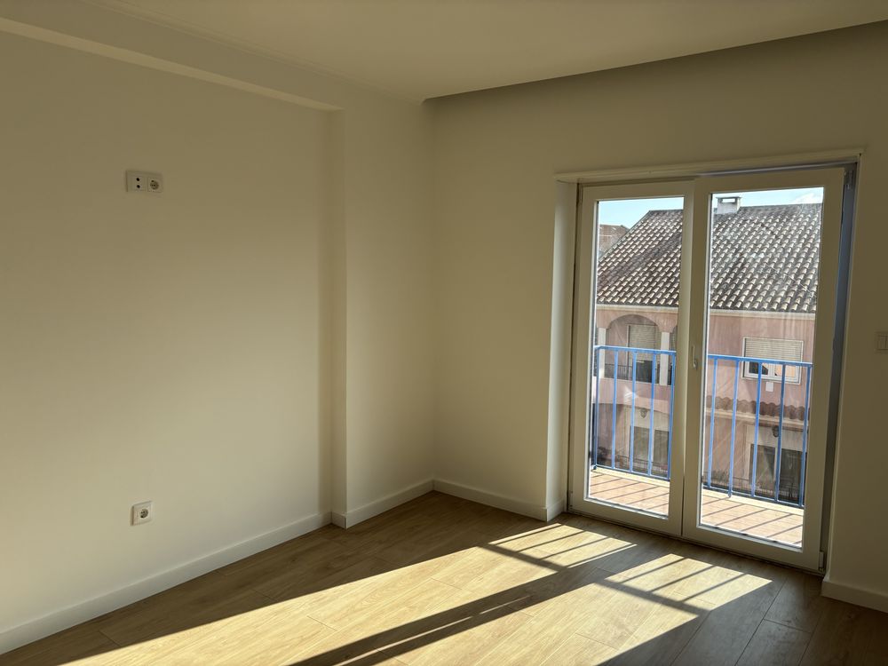 Apartamento T2 totalmente recuperado em Casais de Mem-Martins