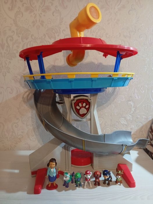 База "Щенячій патруль" з героями