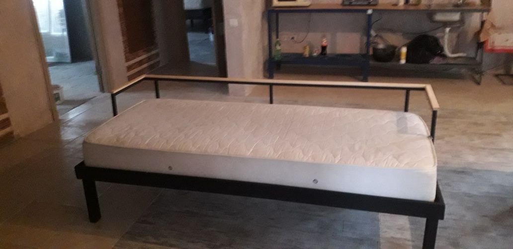 Матрас.Кровать (лiжко),диван из металла.