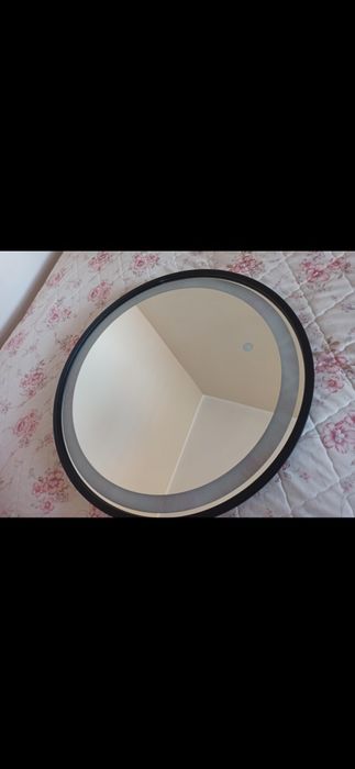 Lustro LED w czarnej ramie 60 cm