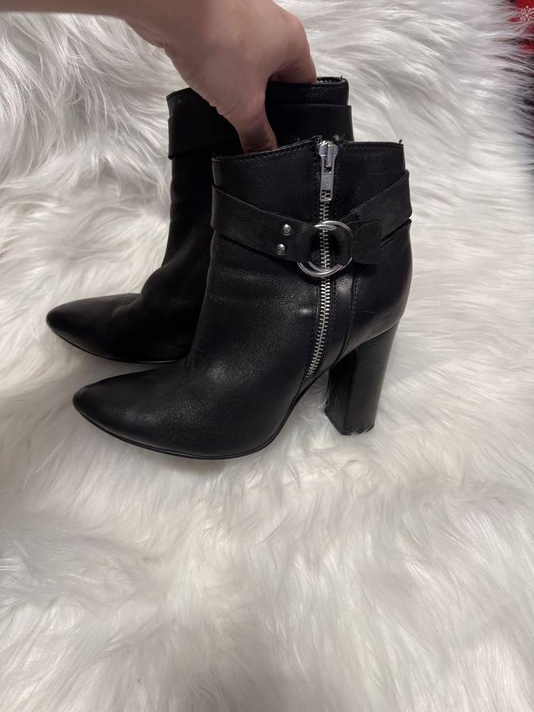 Buty botki czarne na obcasie