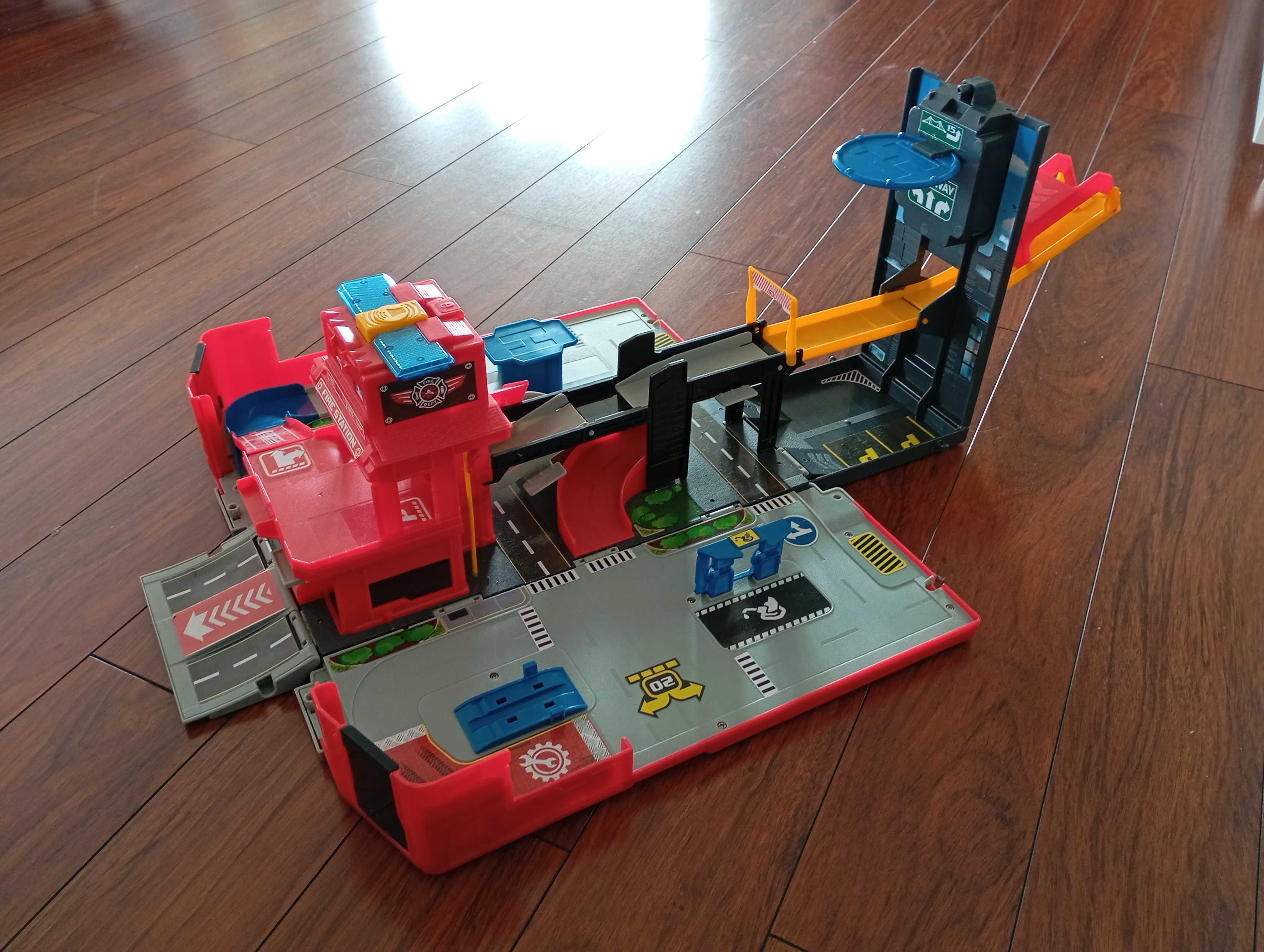Camião com pista incorporada