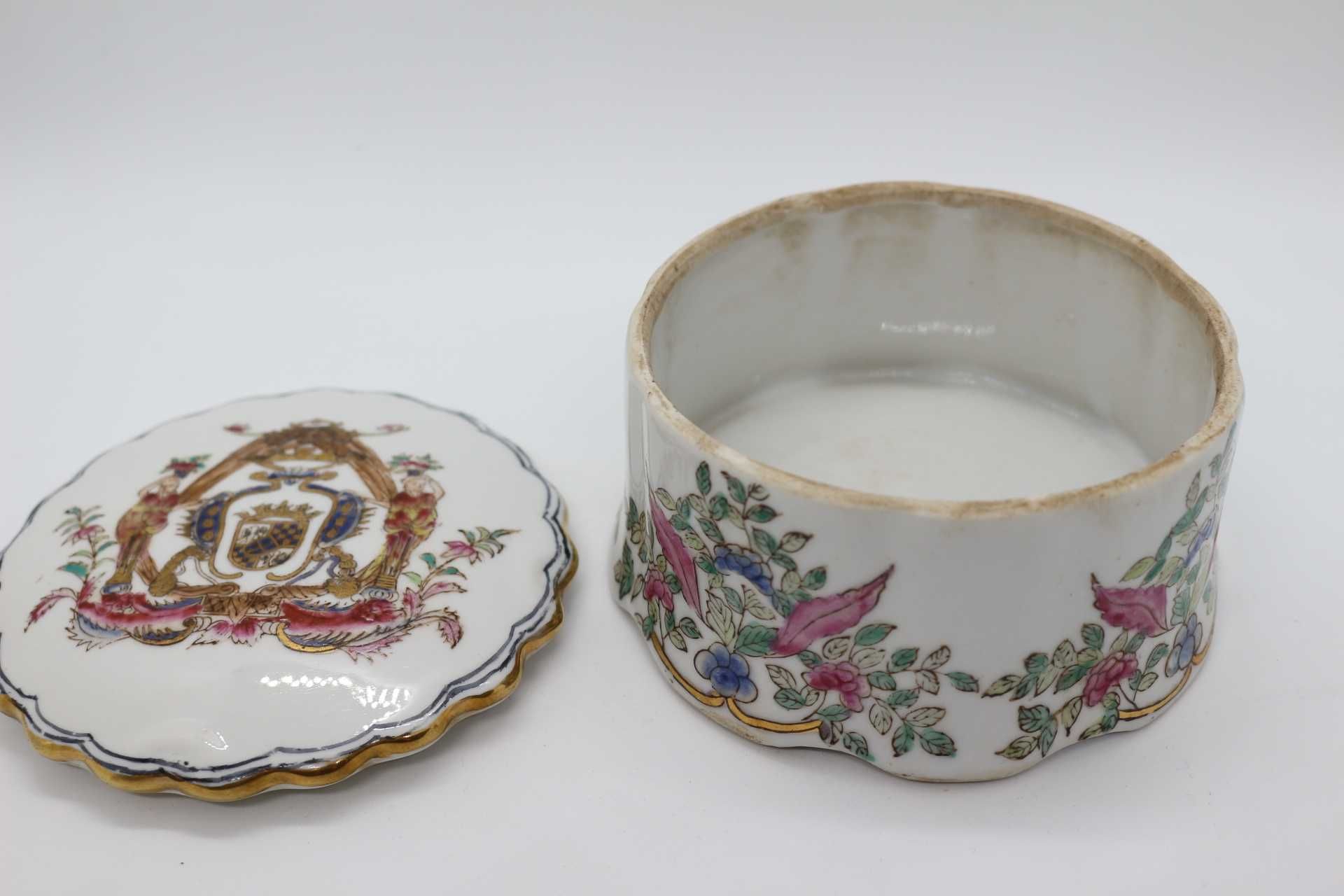 Caixa porcelana chinesa Brasão Mello e Castro XX 12 x 7 cm