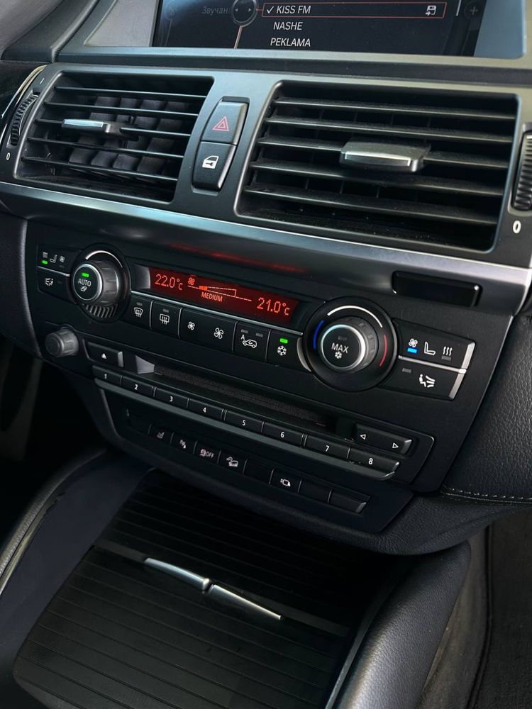 BMW X5M 2011 official
