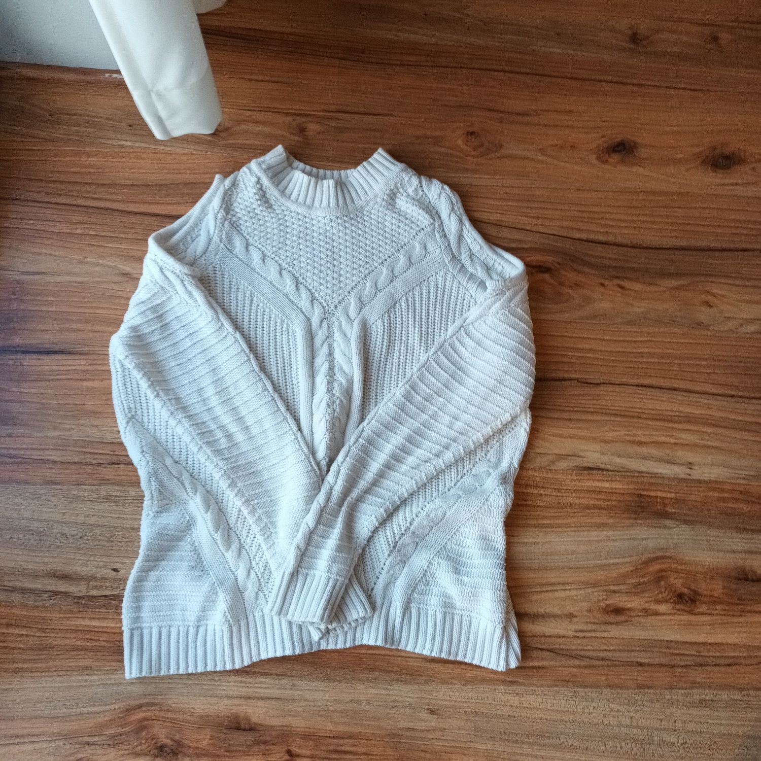 Sweter H&M 36 S biały z odkrytymi ramionami kardigan